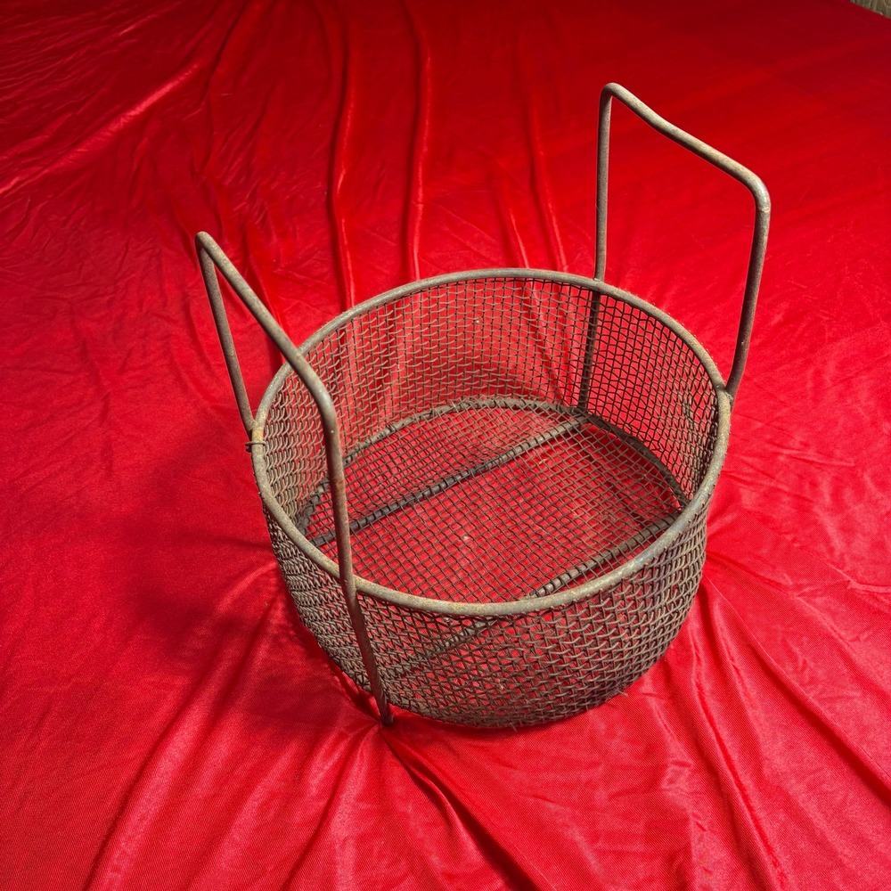 Antique Sturdy Industrial Metal Wire Vtg Meshed Farmhouse Rustic Primitive Decor